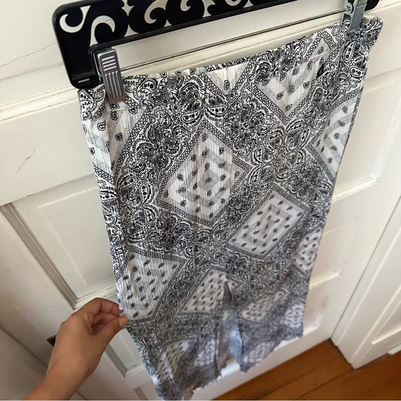 Volcom 90s Style Maxi Skirt Back Slit Lettuce Hem Paisley Bandana Black White - Picture 7 of 11